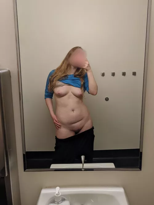 Slow day at work 😏 (23F) by BlazedJess