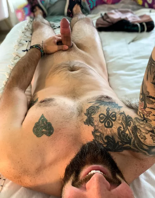 Slow Tuesday afternoon. Must be the holidays by GAontheSide