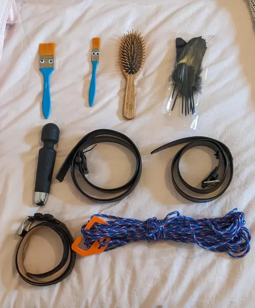 Slowly building a setup (yes there I will keep the googly eyes) by Giuboguette