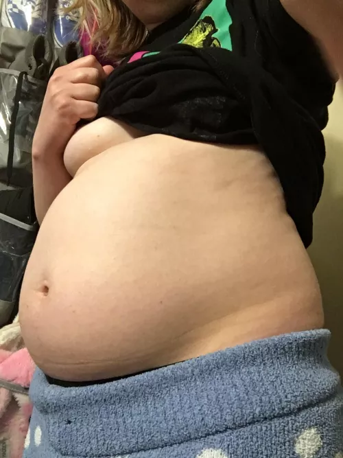 Slowly getting rounder by growingfatty_leo