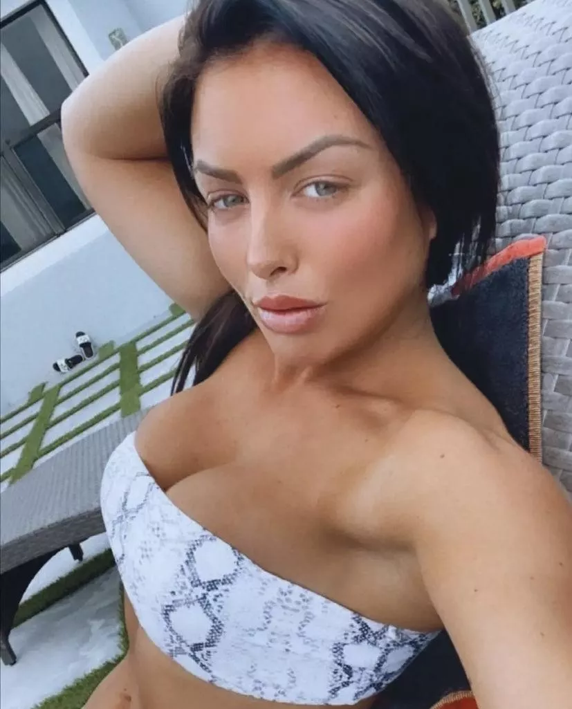 Slutty Brunette Mandy💦🤤 posted by Josephthegoat06