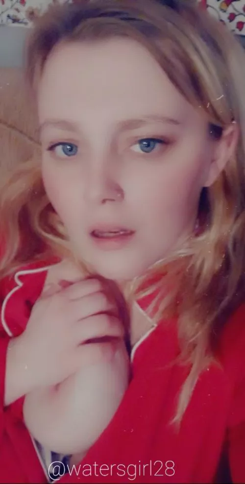 Slutty milf looking looking to get down and dirt with you. Lots of pic vids and more by Watersgirl28