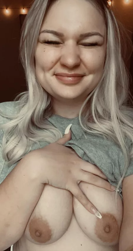 slutty milf wants all of your attention 💦 by joopeach