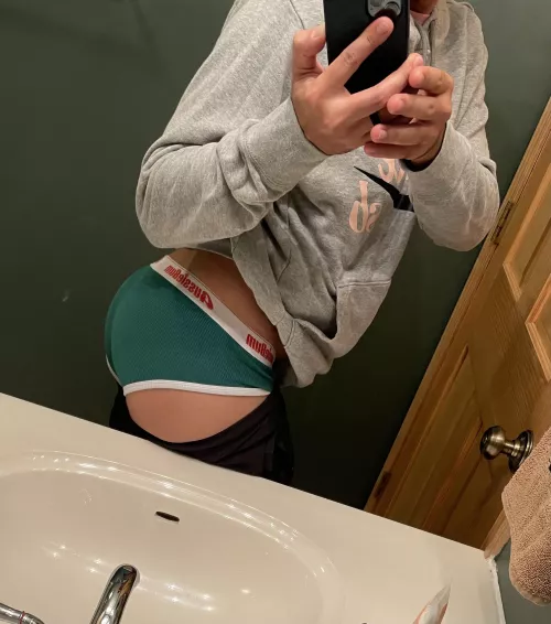 Smack my 🍑 please. :-) by ffgaymer88