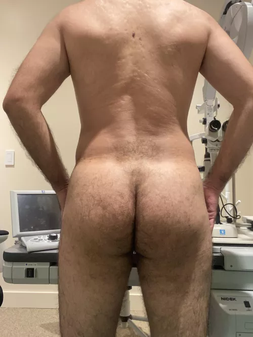 Smack this doctor’s ass;) by gluteus2