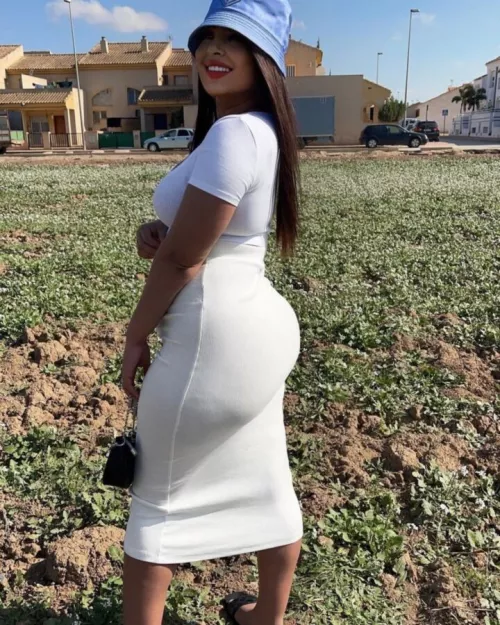 Smahane standing out by trsk123