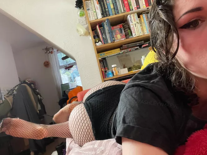 Small barista with a booty 😉 by ashleyymaeve