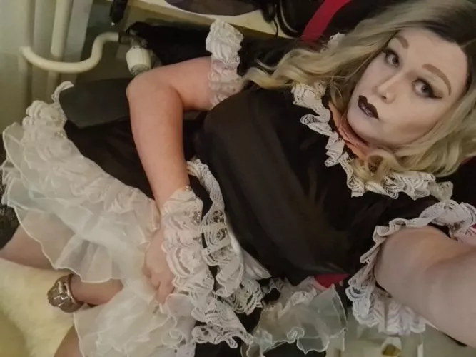 Small keeps my mind focused! Im so horny i can't think! by JadieNL