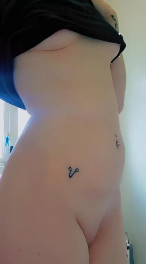 Small, Petite with underboob 👌😜 by PrincessEzme