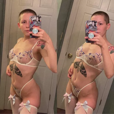 small tits and a fat ass, bambisue1 on OF ;) by BambiSue1