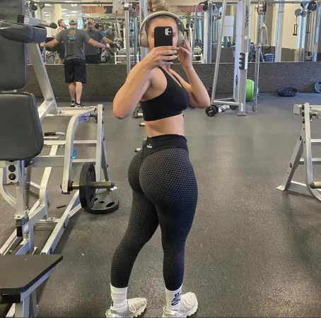 Smash or eat her out by devon213