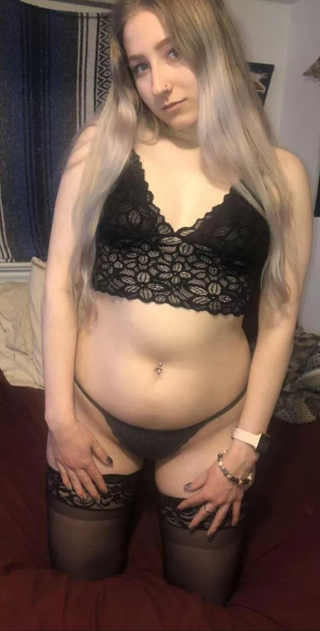 Smash or pass 👀👀 posted by lise_peach