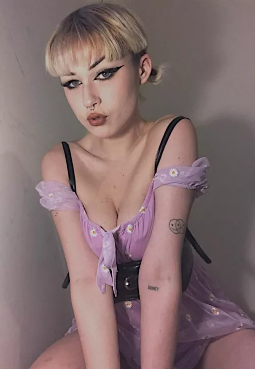 smash or pass? (i’m 19 😋) by UnderstandingNew976