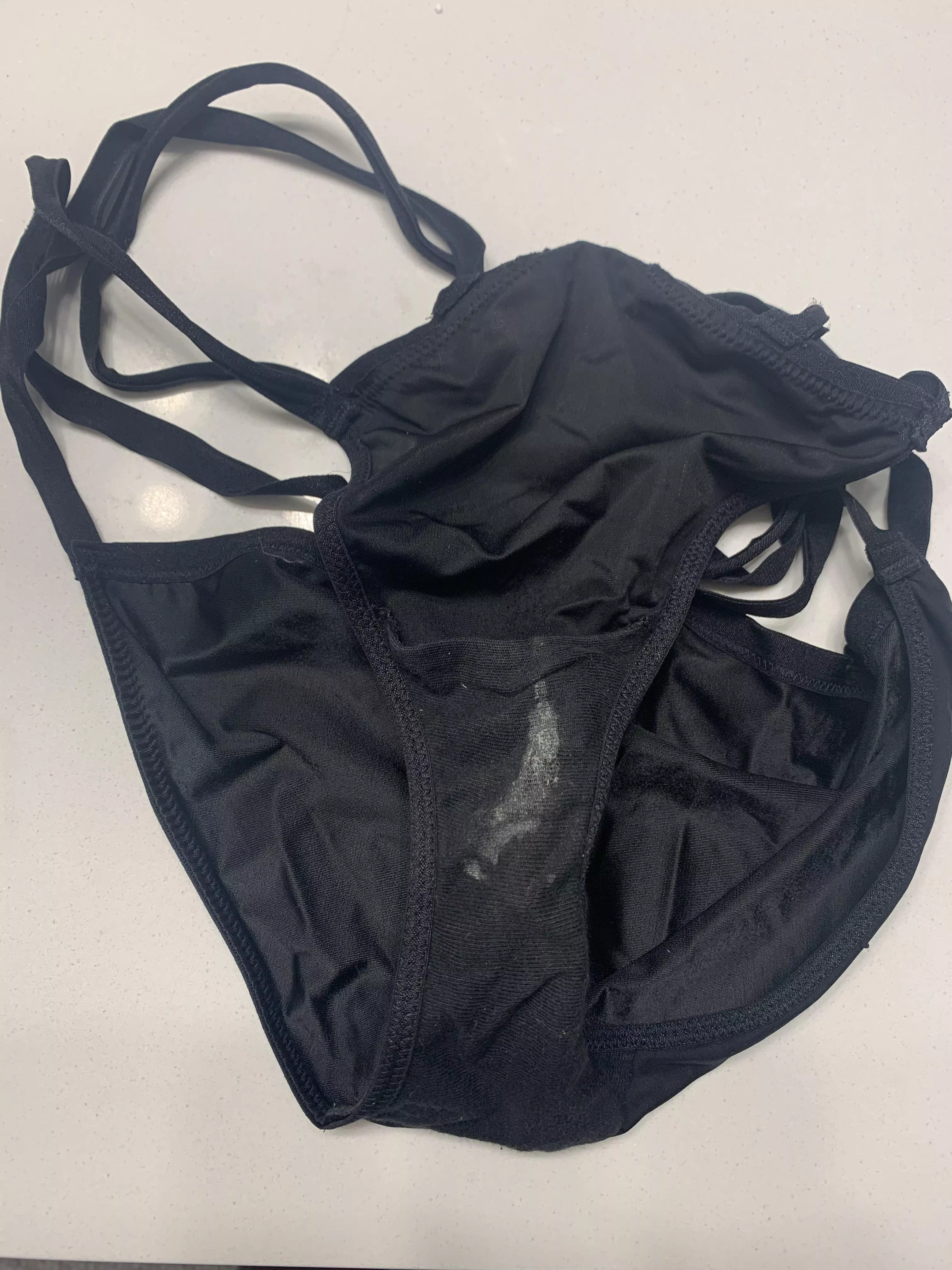 Smell my intoxicating Colombian ass and pussy! I offer panties, socks, sexting, GFE, pictures and videos. Let’s chat and have some fun [Selling][F][USA] posted by Riding_D