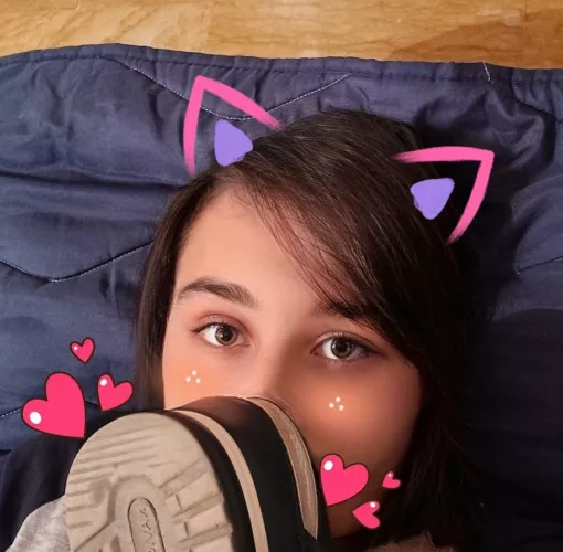 Smelly shoes 💕 wanna help me? [faceapp] by AlternativeCold3020