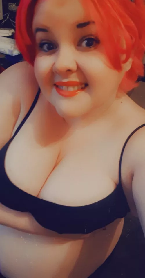 Smiling at you! by Addedsugar32