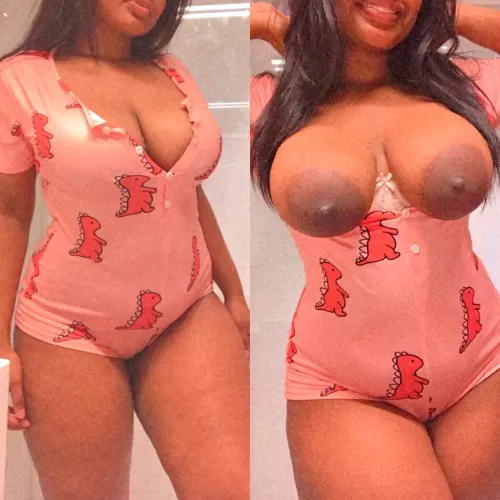 Smiling cause titties are out 🥰 by solangextt_