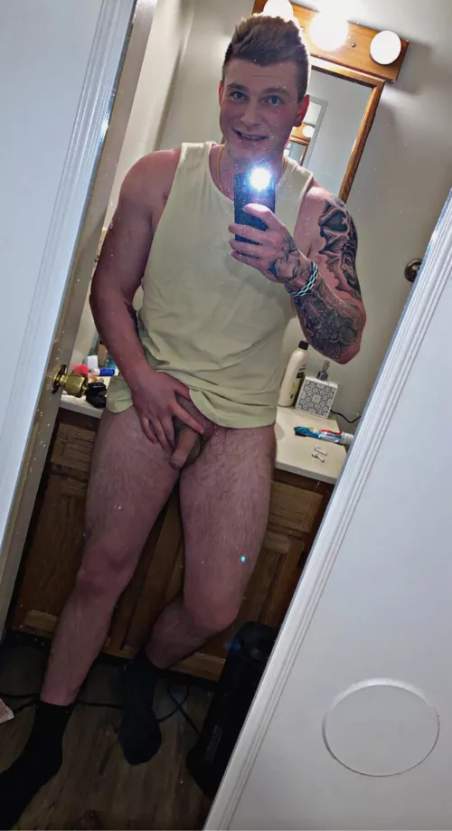 Smiling in hopes someone gets me nice and hard 😏 by Tommyw230