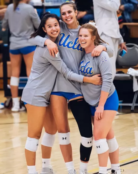 smiling in the huddle by zbatteries