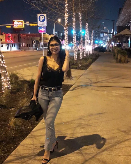 Smiling (x-post /r/ClassyPornstars) by jangling99