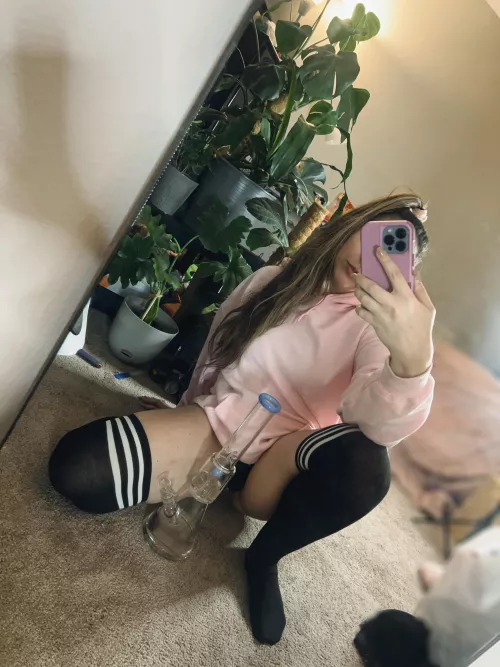 Smoke + chill by pastellepicasso