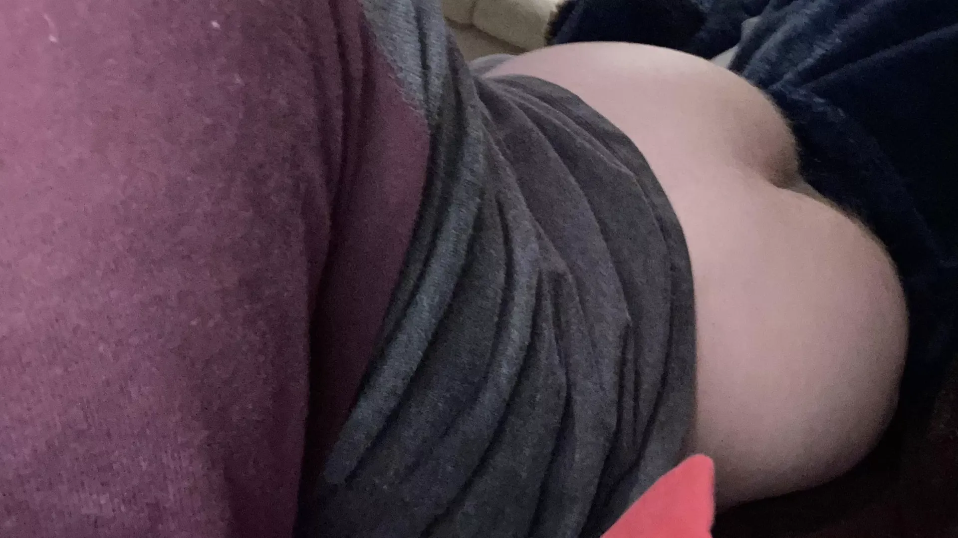 smoke sesh and chill?😏💦 posted by trippbrick