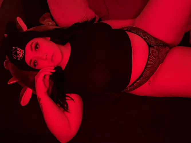 Smoking in pretty lights is my fav 🍓 by Peachybaby69_