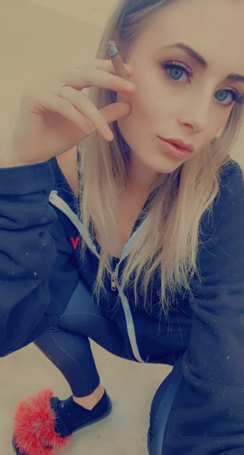 Smoking is the best 🌿🥰 by Kylerquinnfanpage