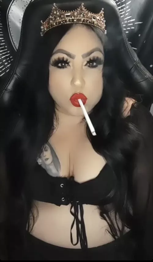 smoking Queen 👑🚬