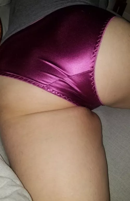 Smooth purple by panty_overload