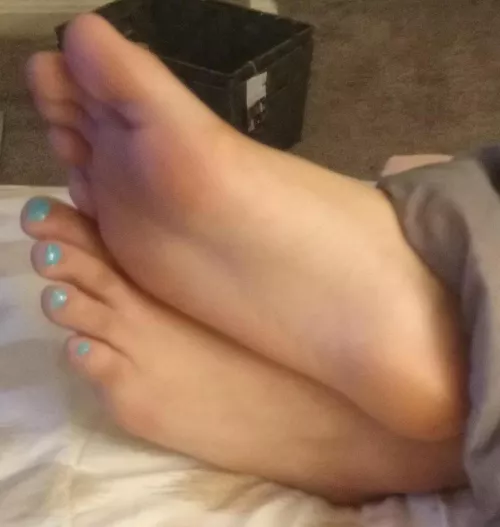 Smooth, ticklish feet! by Katlove2