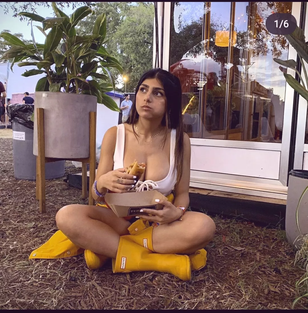 Snack eating a snack posted by Mysterious-25