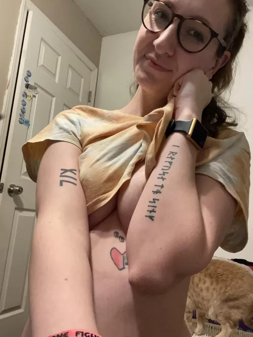 Sneak a little peek by xoxomikki7