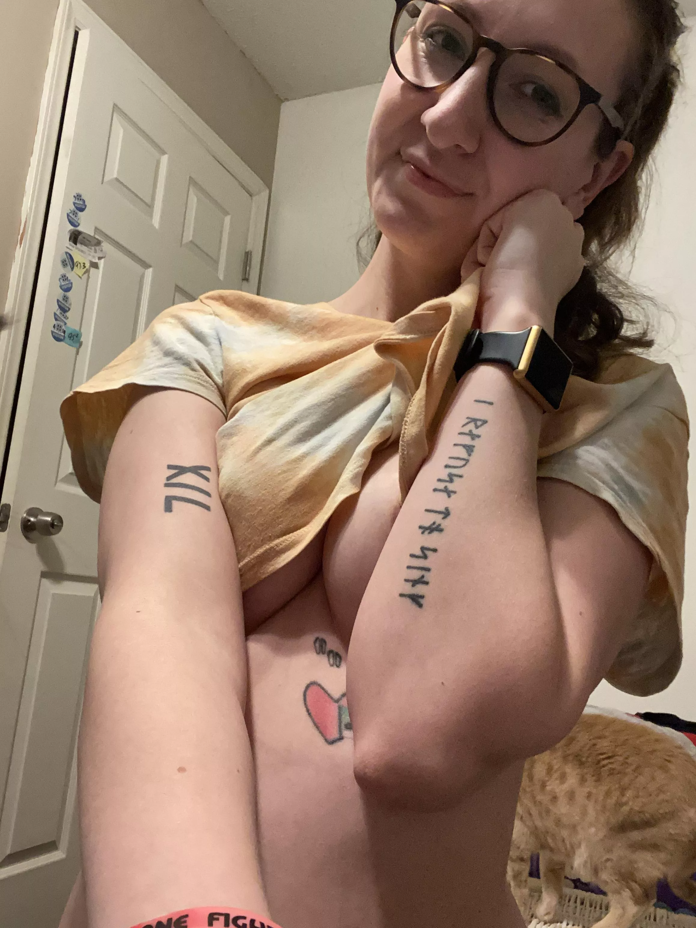 Sneak a little peek posted by xoxomikki7