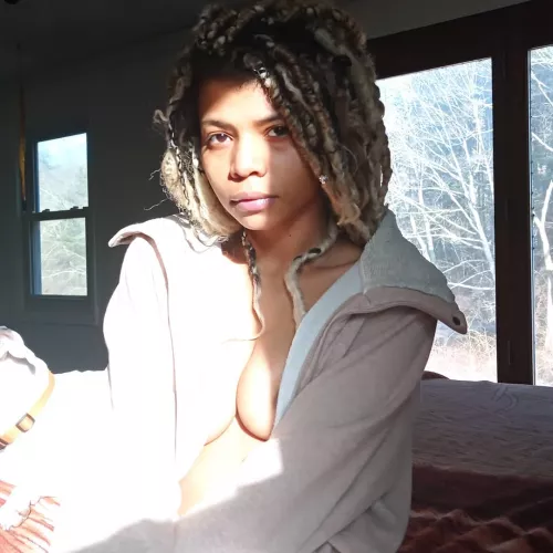 Sneak peak by feliciathunnder