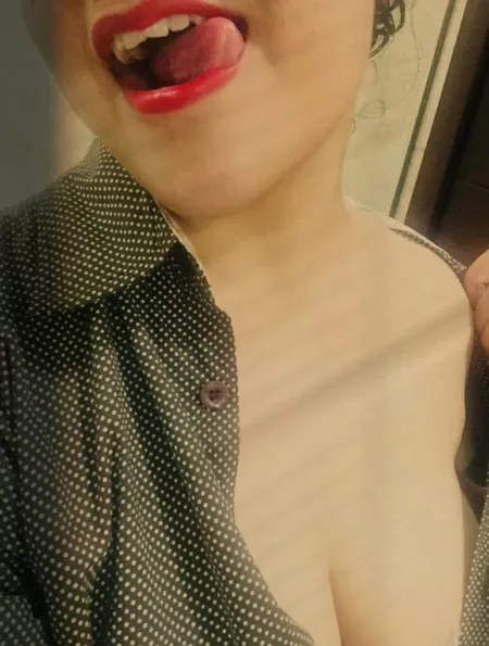 Sneak Peek 😉 38/(f) by indian-siren