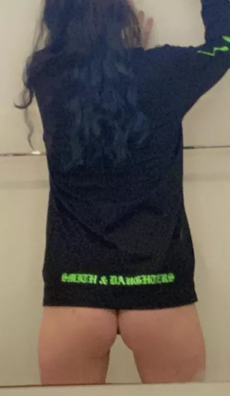 sneaky peek by brittl3z