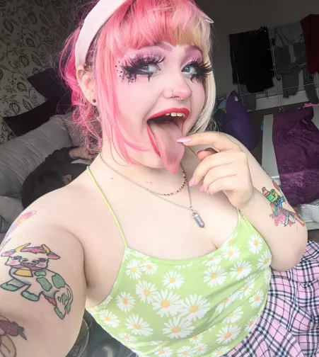 Sneaky pic hehe by littlestpinkie