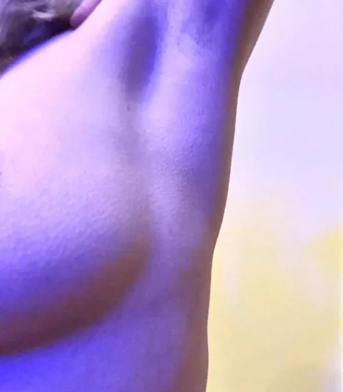 Sniff and lick by Footsiekitty