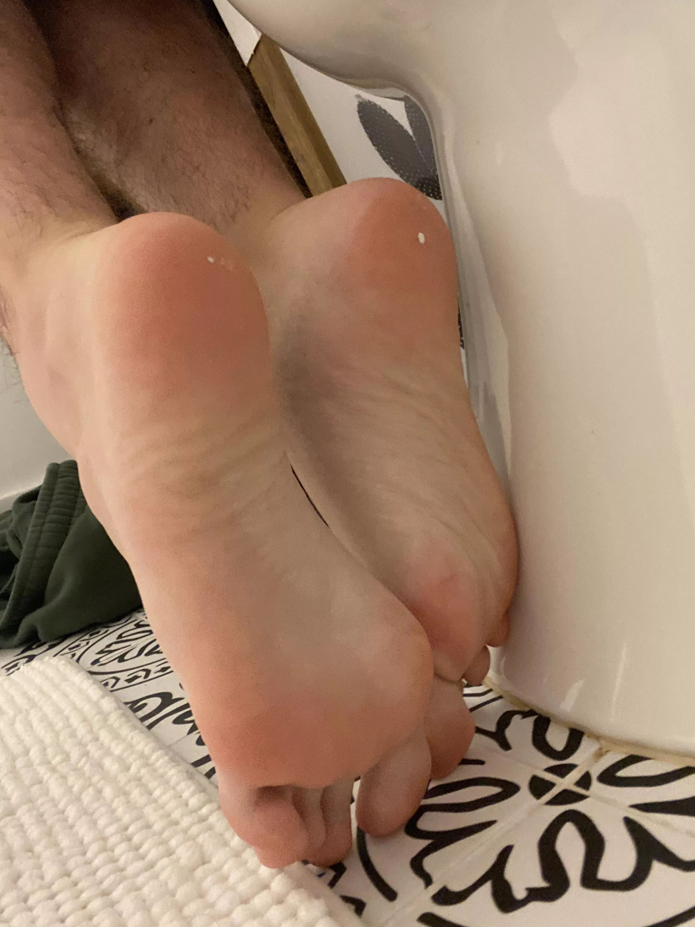 Sniff em 🐷 posted by College_athlete_28