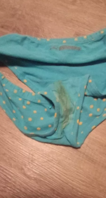 sniff my dirty pussy and sweaty ass after a long 10 our shift at the restaurant .....first post!! ❤😘 by mysmellysecret