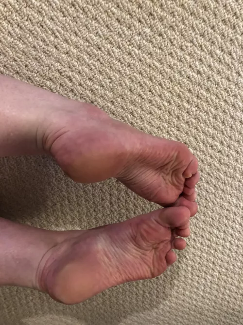 Sniff my sweaty, dirty soles by CupcakeTootsie