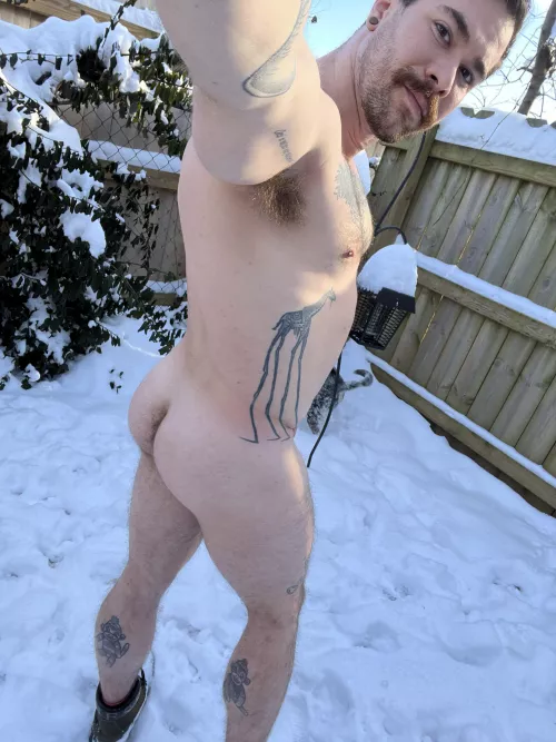 Snow butt by RogerKnoxxx