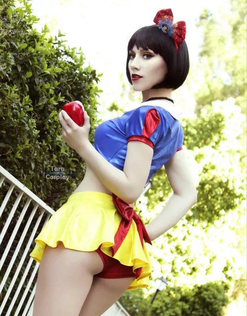 Snow White by Tara Cosplay by BibiPaquette