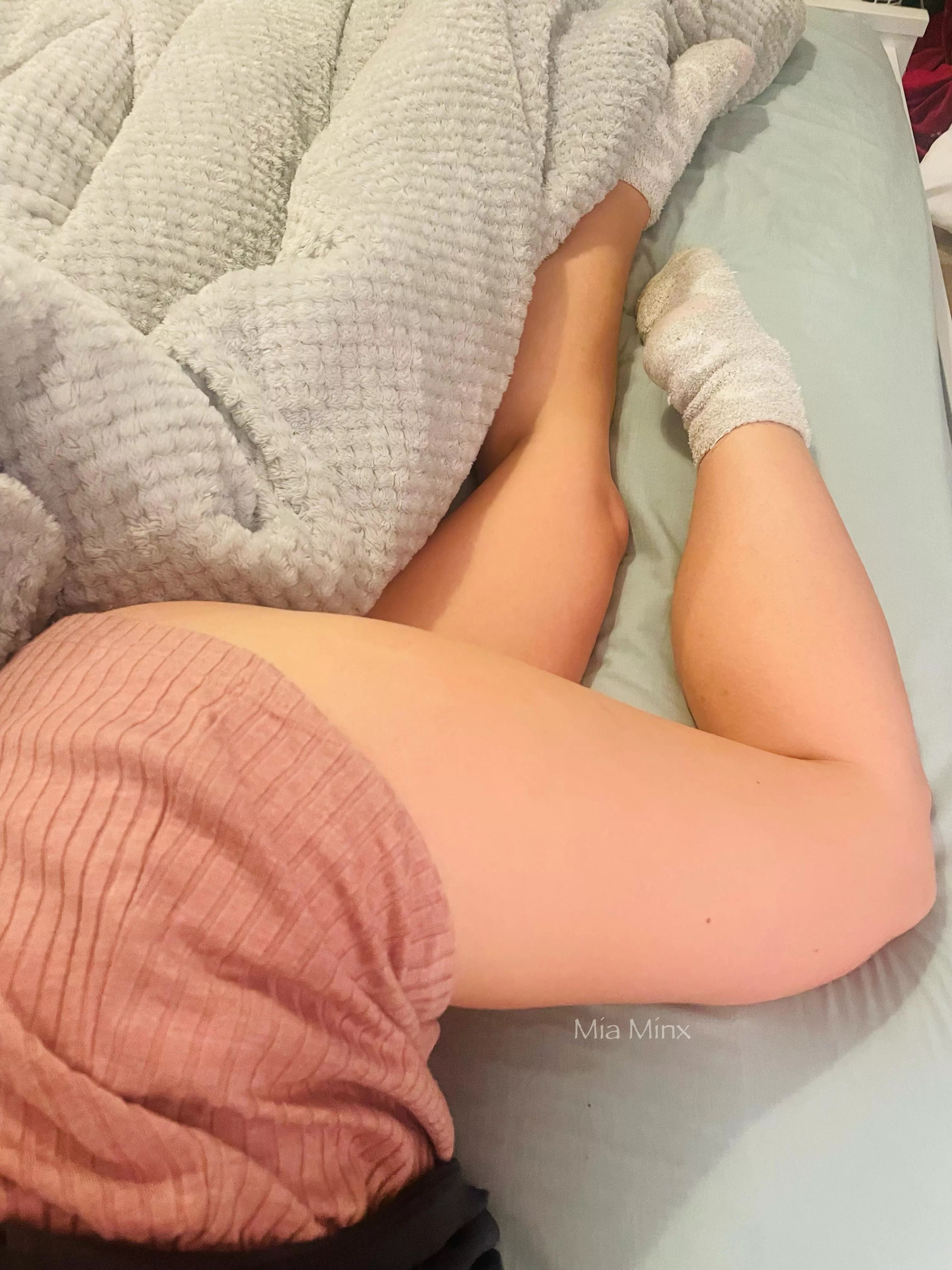 Snuggly Sundays 😋 now who’s going to tuck these babies in? 😍💗 [female] posted by miaminx11