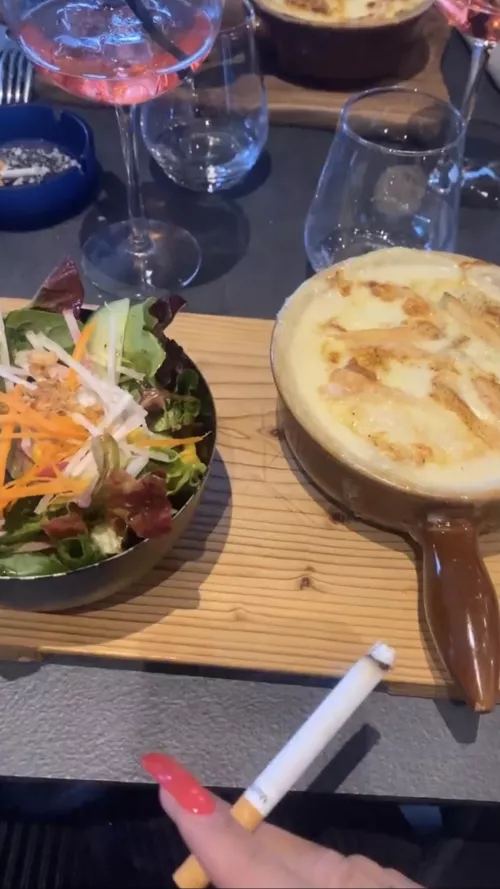 So addicted, she smokes while she eats by johnavondale