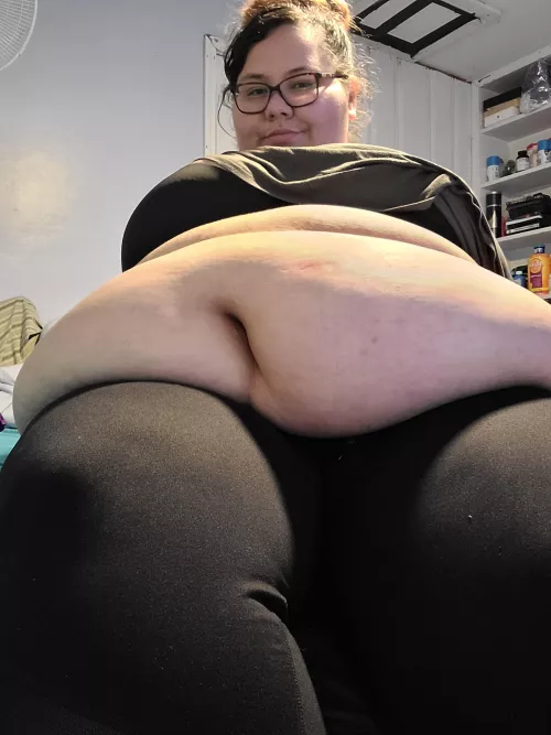 So big I barely fit into the frame 😅😋 by Marii202