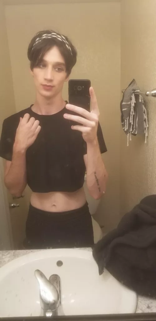 So dysphoric about my arms, but felt confident in this pic 💕 by XKit-KatX