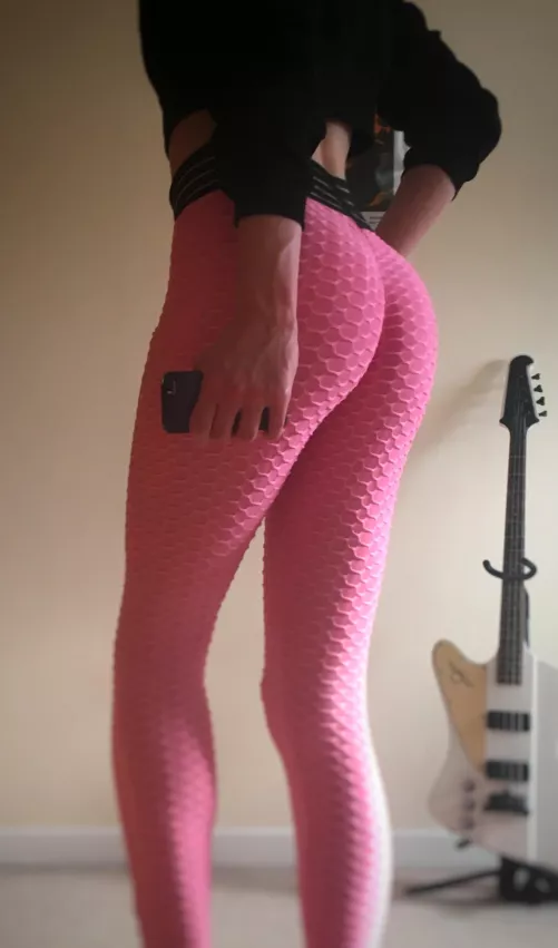 So excited to get back in the gym after the holidays 🍑🤩 by edensinclairx