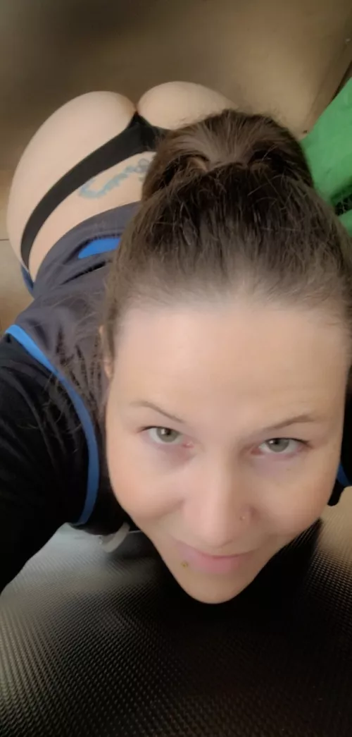 So (f)ucking busy at work today....I used the bathroom 1 time all day...the only pic I got today at work....might post more in a bit by curvy_BAMA_gurl_85